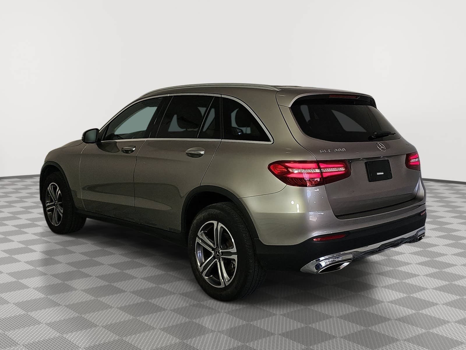 Used 2019 Mercedes-Benz GLC 300 w/ Premium Package image 6