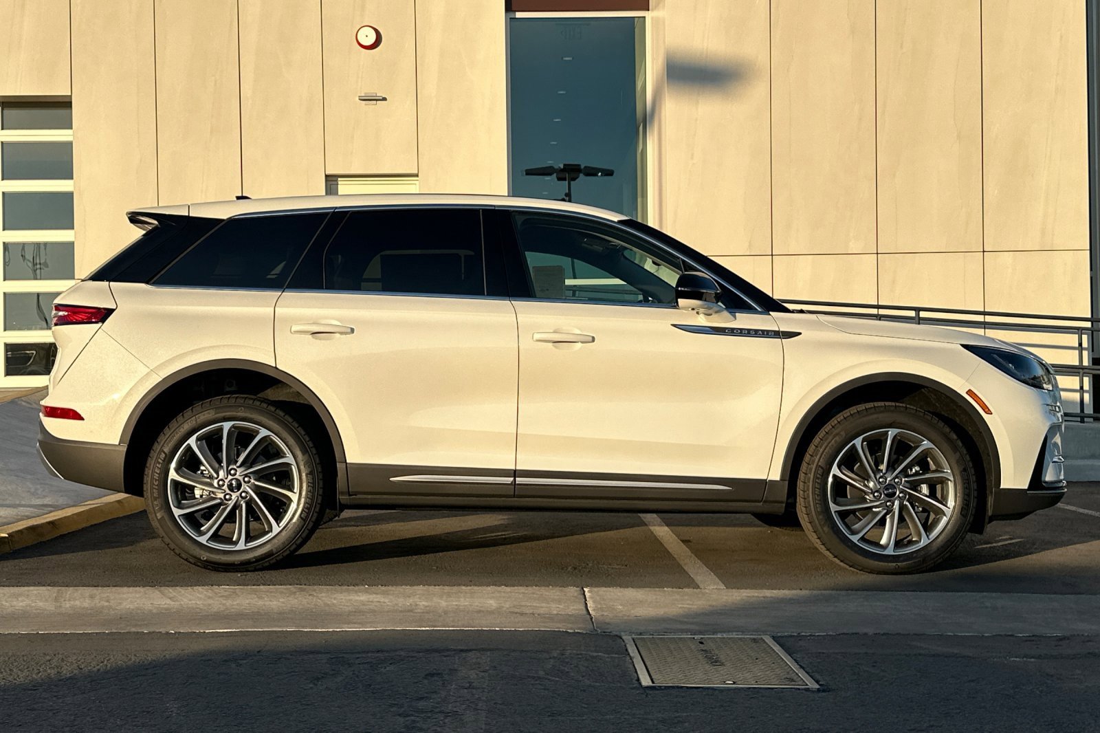 New 2025 Lincoln Corsair FWD w/ Equipment Group 101A image 2