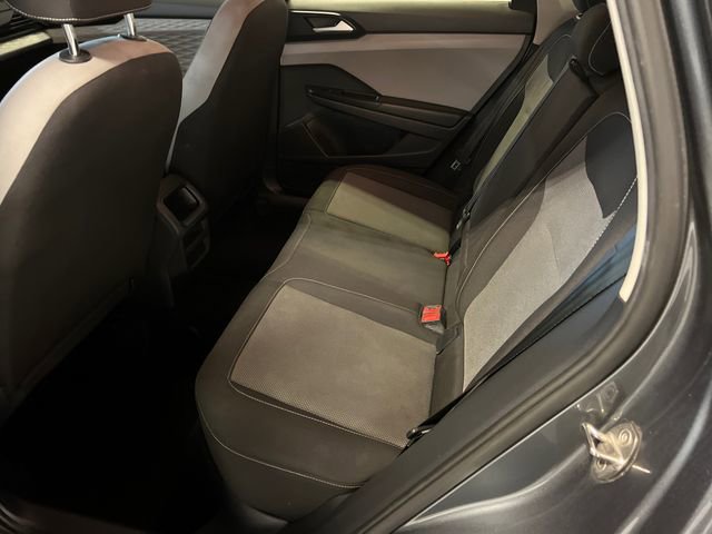 Used 2022 Volkswagen Taos S image 16