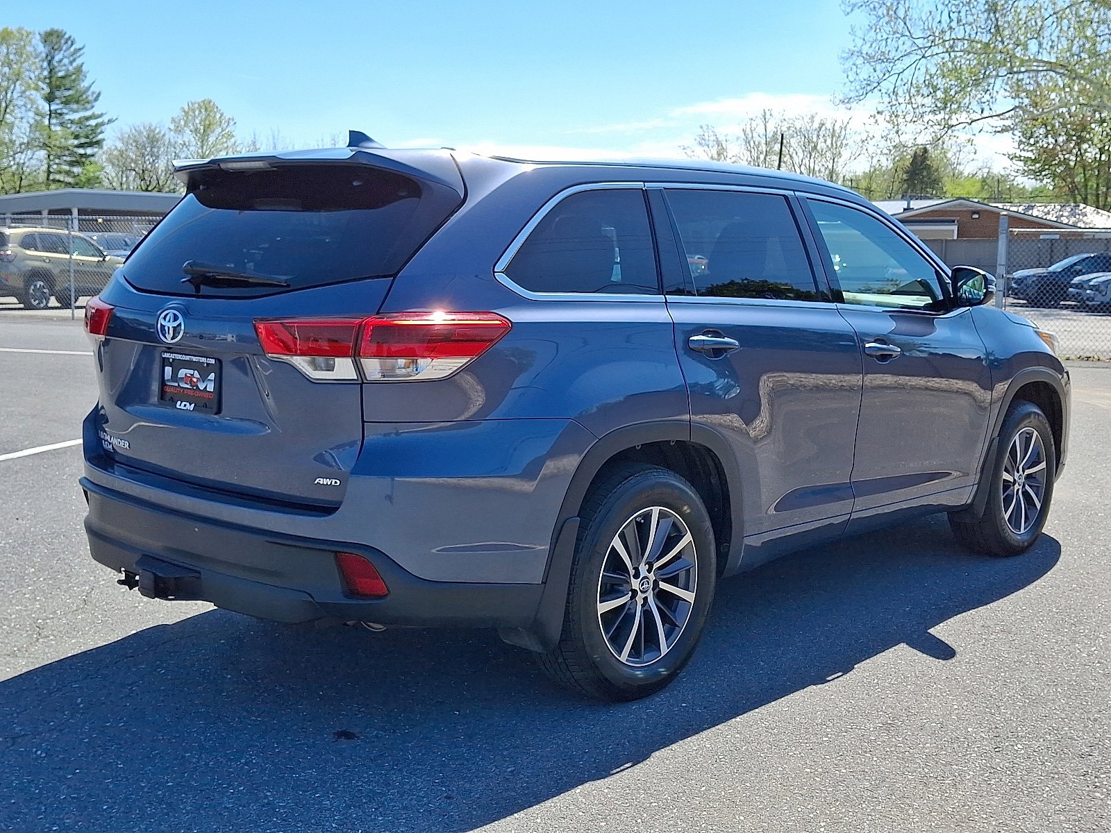 Used 2017 Toyota Highlander XLE AWD/4WD video 5