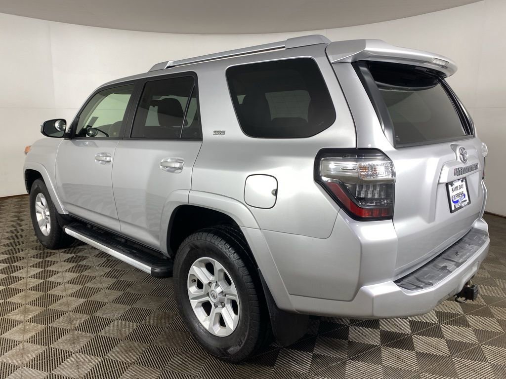 Used 2016 Toyota 4Runner SR5 AWD/4WD image 5