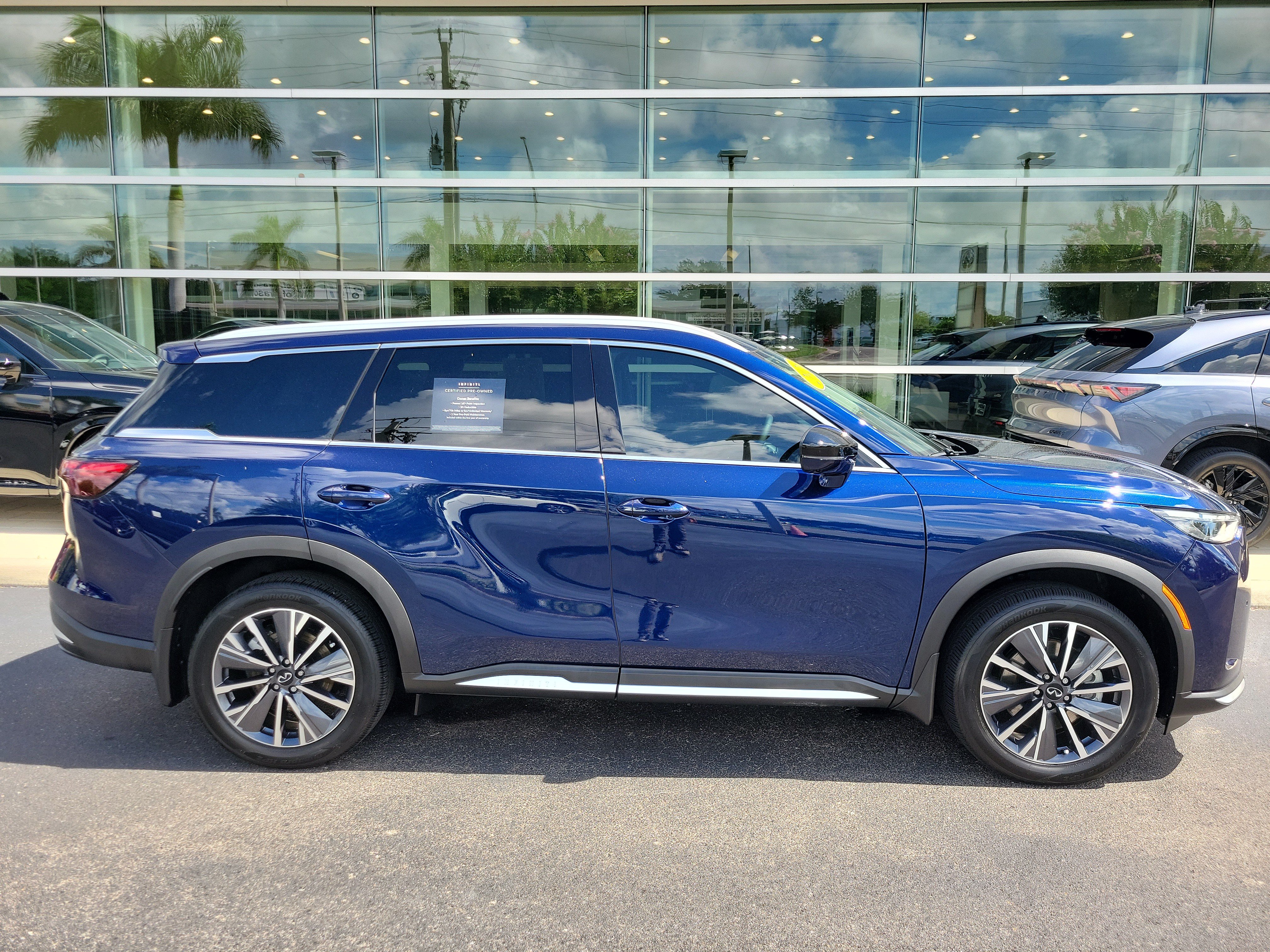 Certified 2026 INFINITI QX60 Luxe w/ Cargo Package FWD image 3