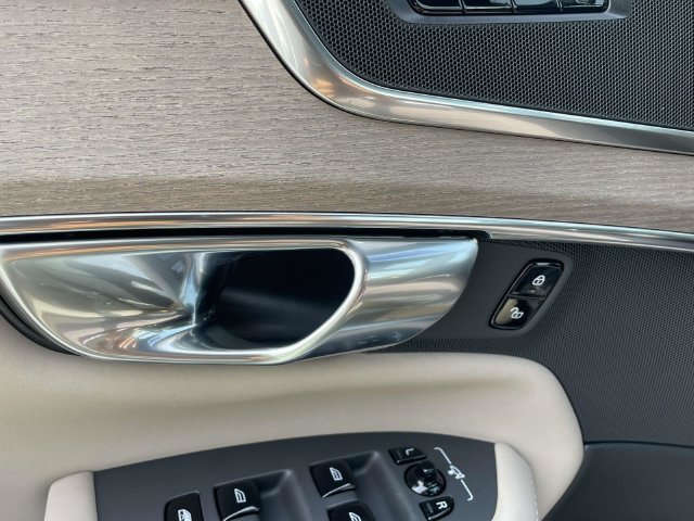 New 2026 Volvo XC90 B6 Plus w/ Protection Package Premier AWD/4WD image 36