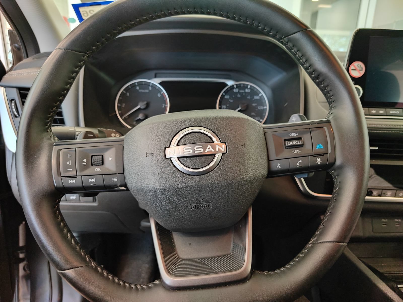 Used 2025 Nissan Rogue SV FWD image 12