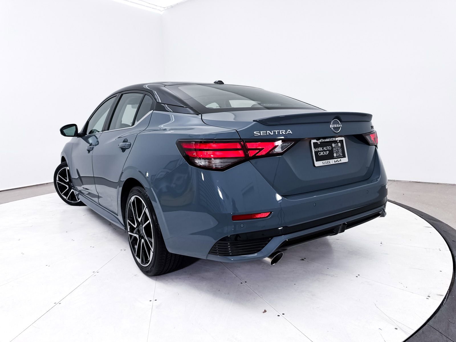 Used 2024 Nissan Sentra SR w/ Trunk Package image 2