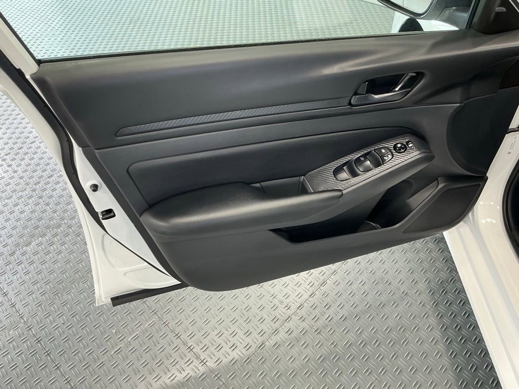 Used 2025 Nissan Altima 2.5 S FWD image 26