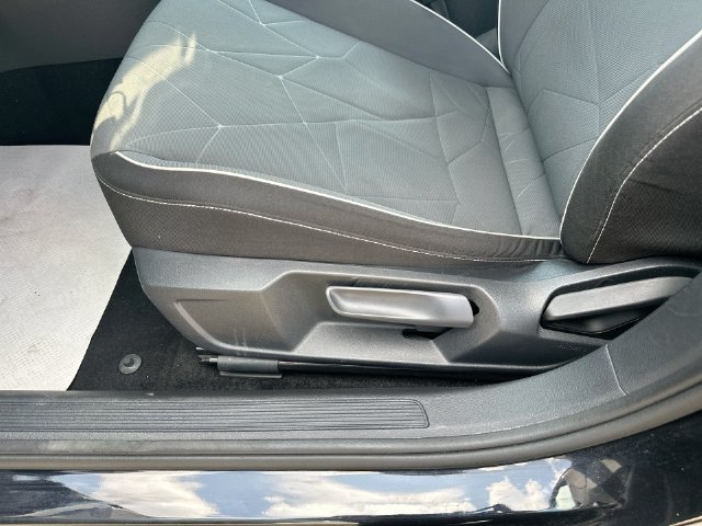 Used 2025 Volkswagen Jetta Sport FWD image 43