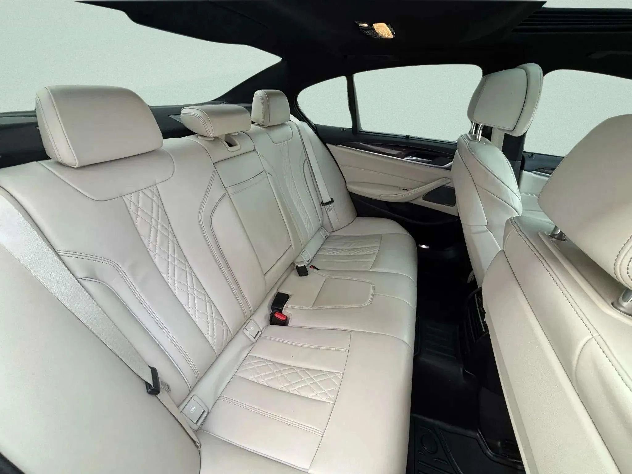 Used 2019 BMW 540i w/ Premium Package image 15