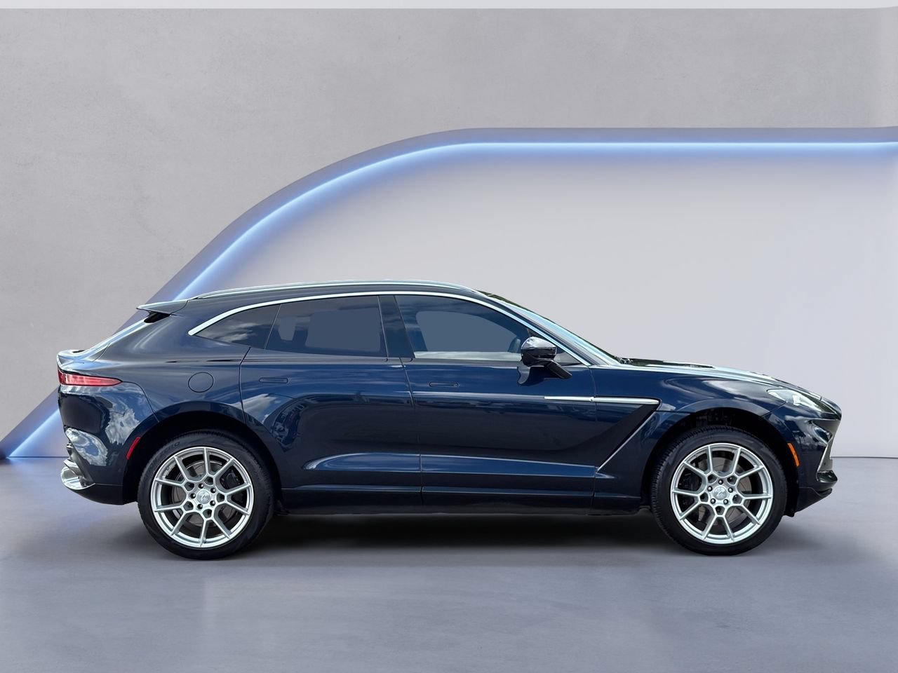 Used 2021 Aston Martin DBX AWD/4WD image 11