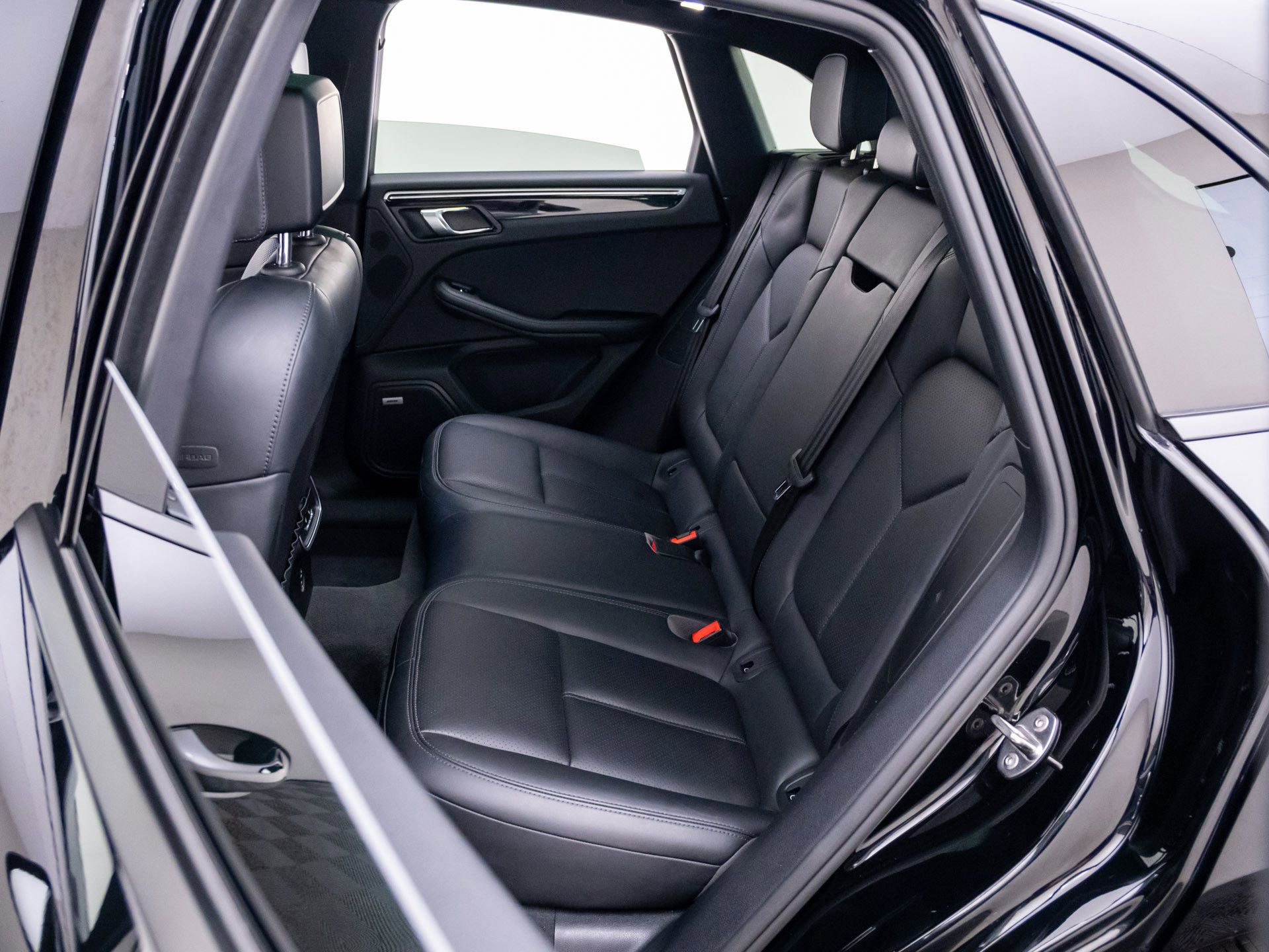 Used 2020 Porsche Macan AWD/4WD image 17