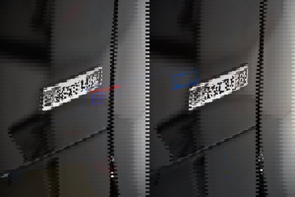 Used 2025 MAZDA CX-70 Plug-In Hybrid w/ Premium Pkg image 12