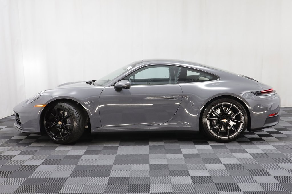 Used 2025 Porsche 911 Carrera image 4