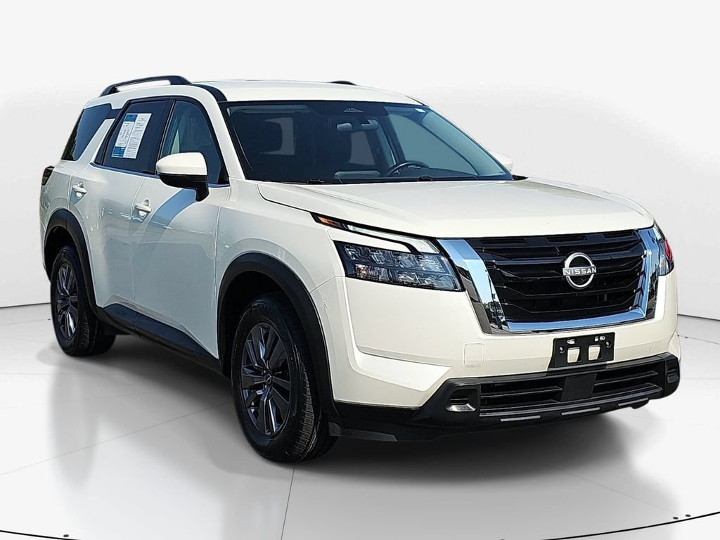 Used 2024 Nissan Pathfinder SV FWD image 3