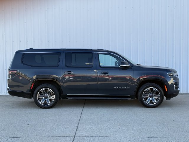 Used 2024 Jeep Wagoneer L Series II AWD/4WD image 3