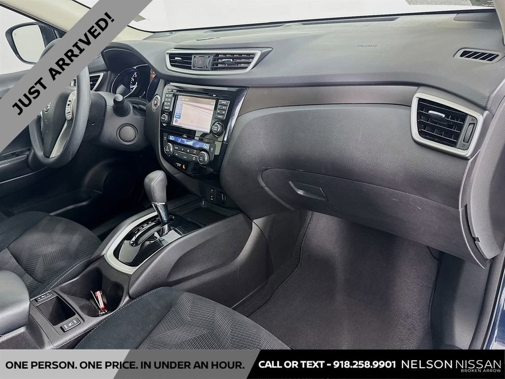 Used 2015 Nissan Rogue SV w/ SV Premium Package image 29
