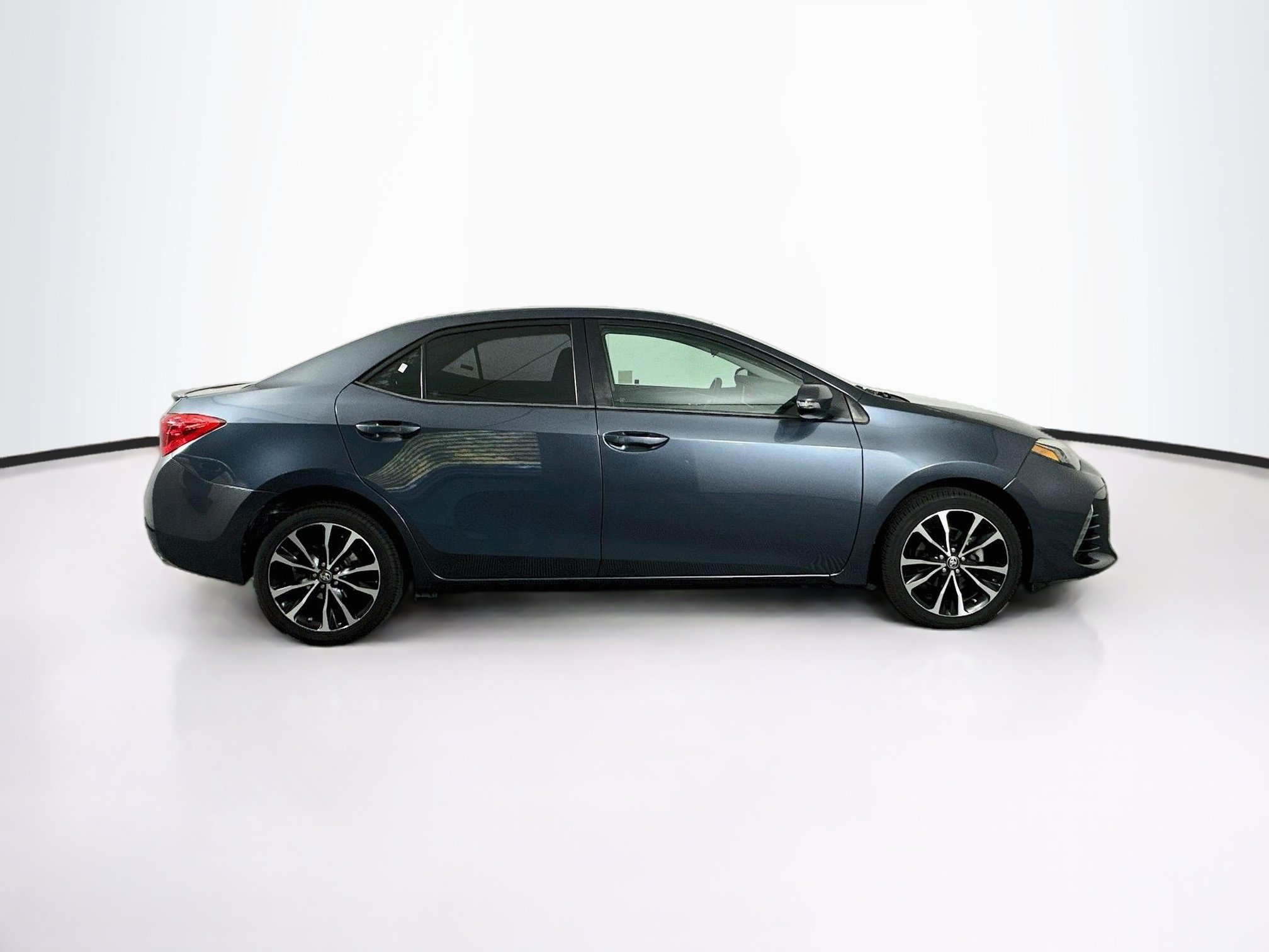 Used 2019 Toyota Corolla SE w/ Carpet Mat Package (TMS) FWD image 10