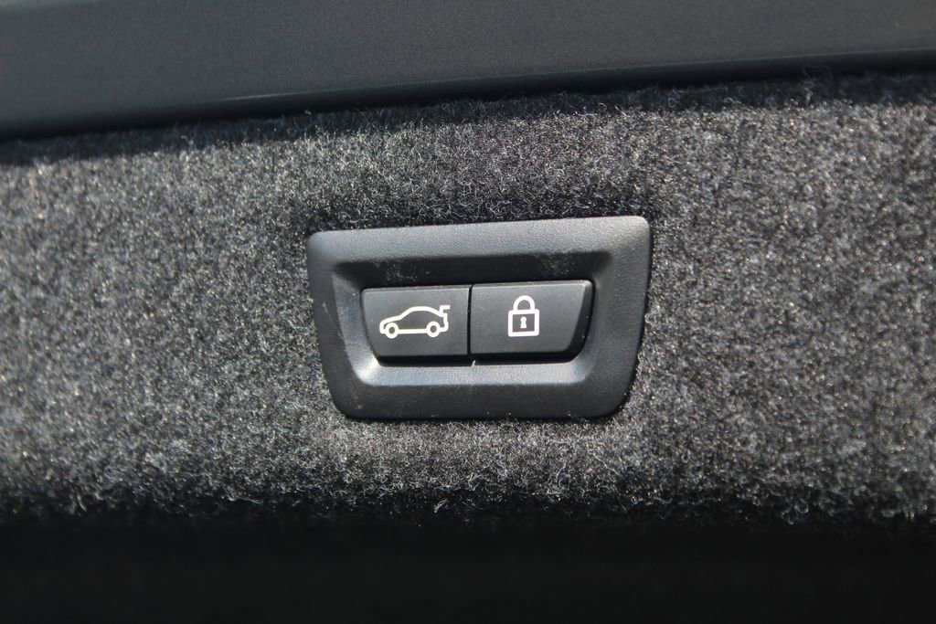 Used 2019 BMW 530i xDrive w/ Convenience Package AWD/4WD image 8