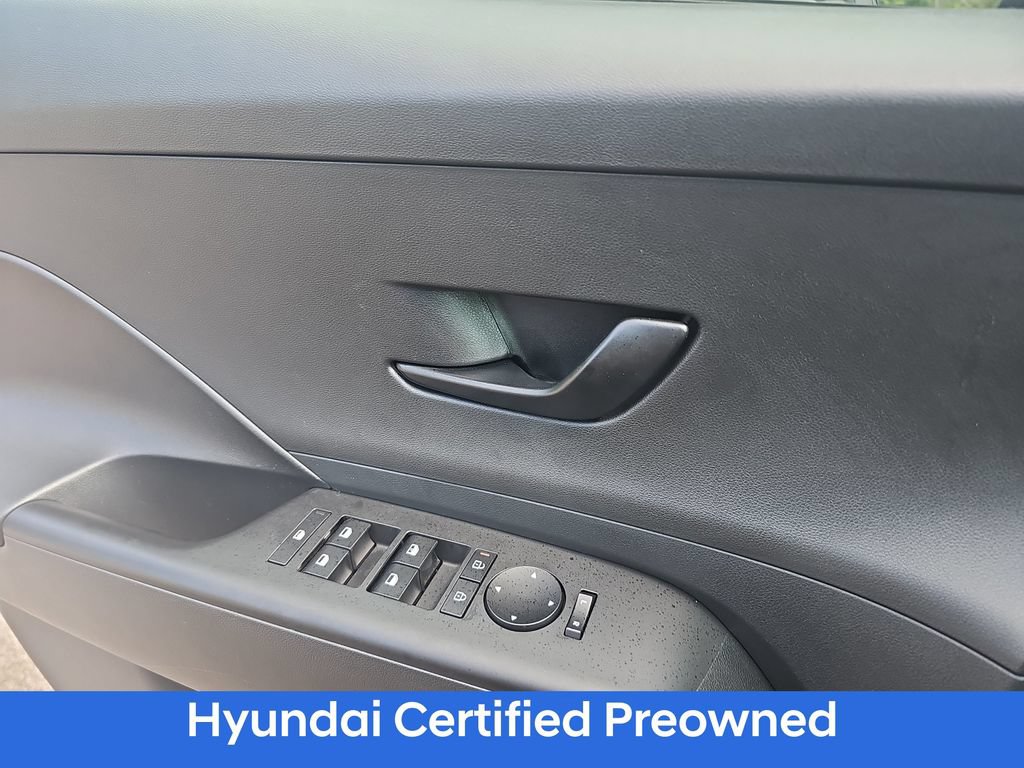 Certified 2025 Hyundai Kona SEL FWD image 25