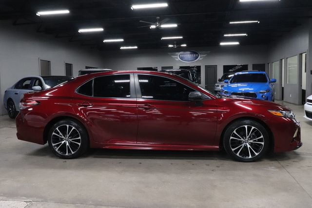 Used 2018 Toyota Camry SE FWD image 6