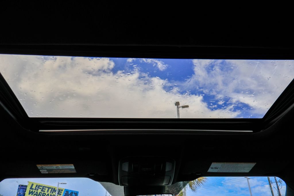 Used 2023 Toyota Highlander XSE FWD image 15