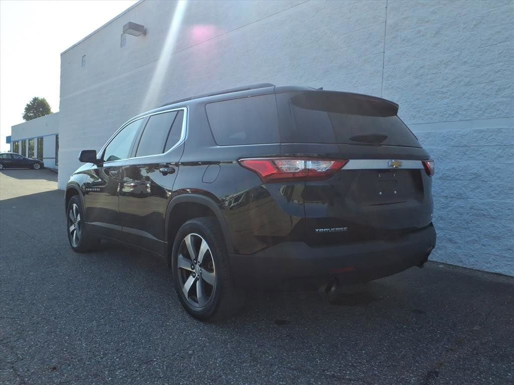 Used 2021 Chevrolet Traverse LT w/ LT Premium Package image 8