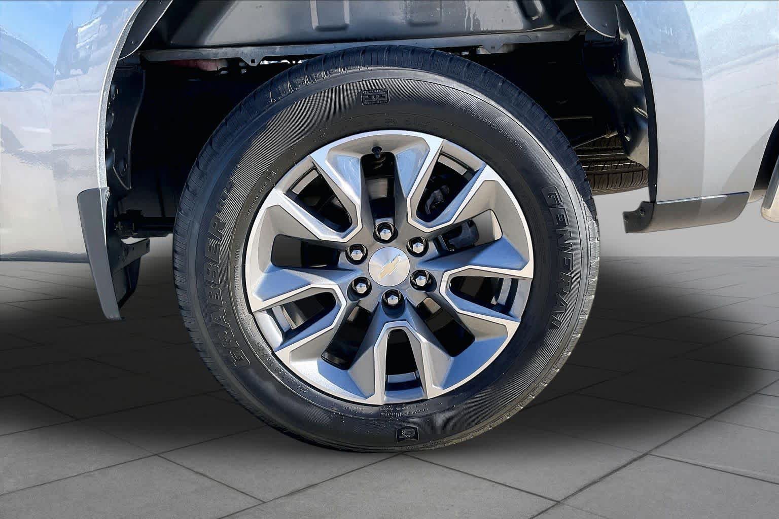 Used 2022 Chevrolet Silverado 1500 LT AWD/4WD image 11
