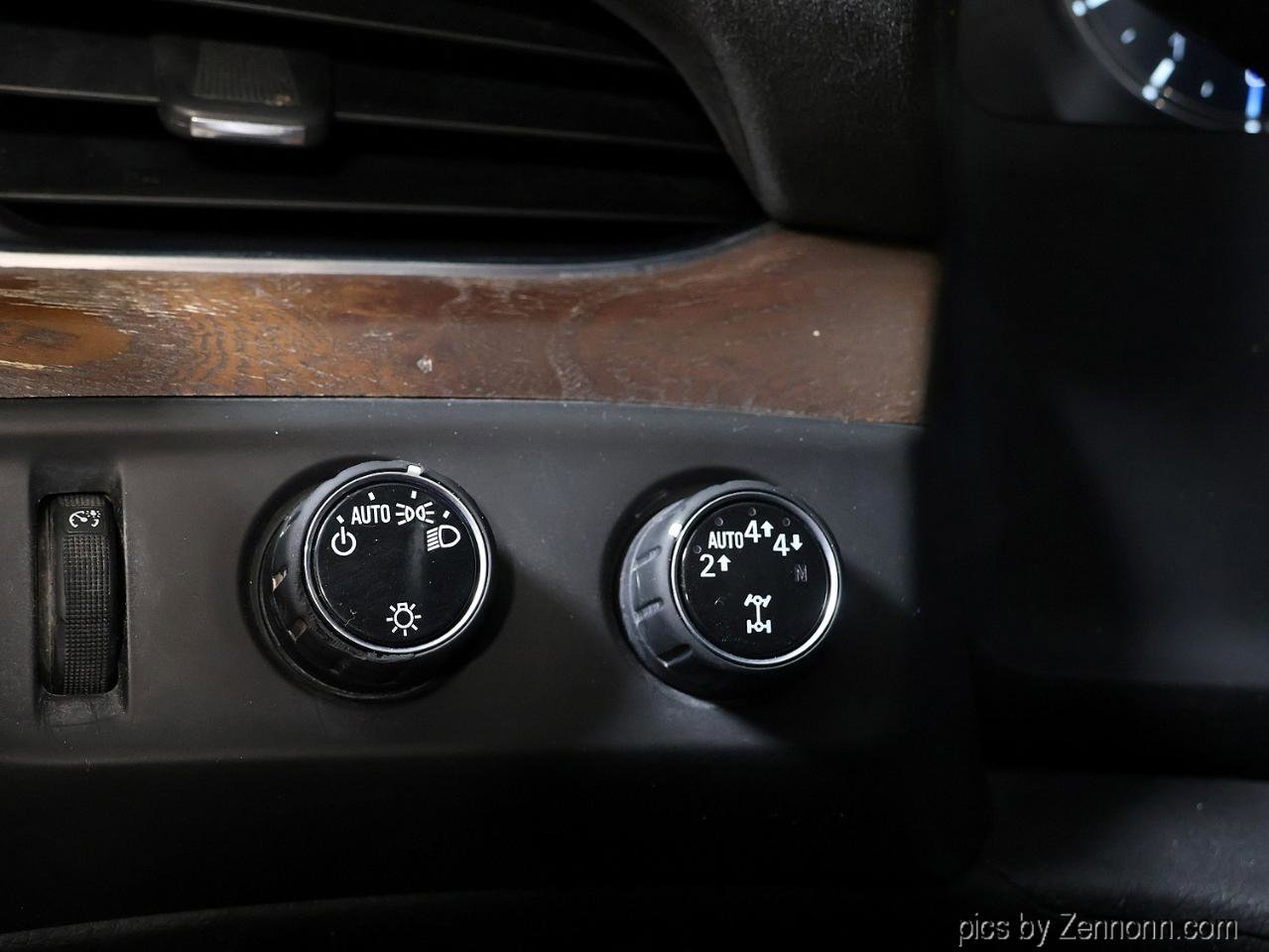 Used 2017 Cadillac Escalade ESV Premium Luxury image 25