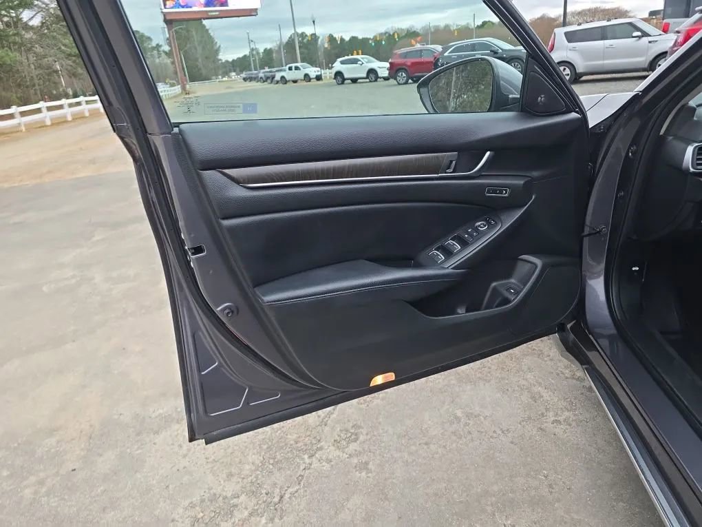Used 2018 Honda Accord Touring image 47