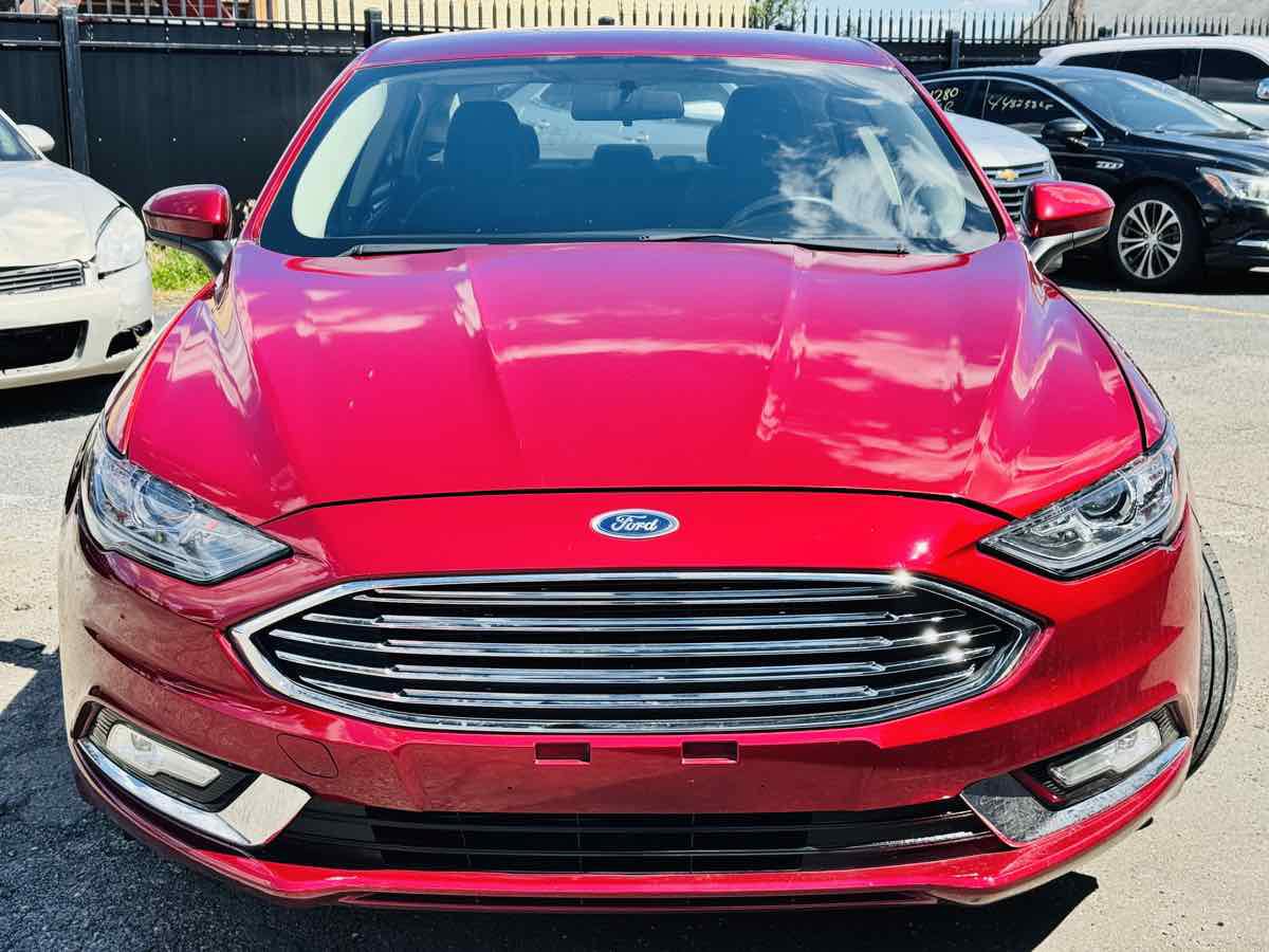 Used 2018 Ford Fusion SE w/ Fusion SE Technology Package FWD image 11
