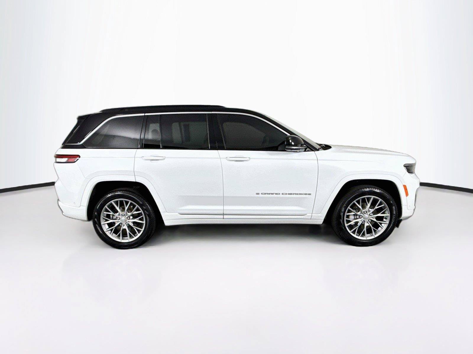 Used 2025 Jeep Grand Cherokee Summit AWD/4WD image 11