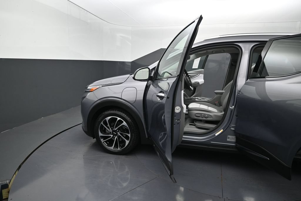 Certified 2023 Chevrolet Bolt EUV Premier w/ Sun & Sound Package FWD image 13