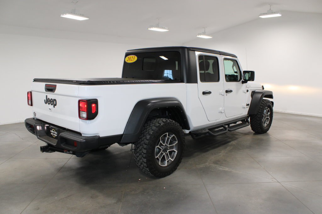 Used 2023 Jeep Gladiator Sport AWD/4WD image 9