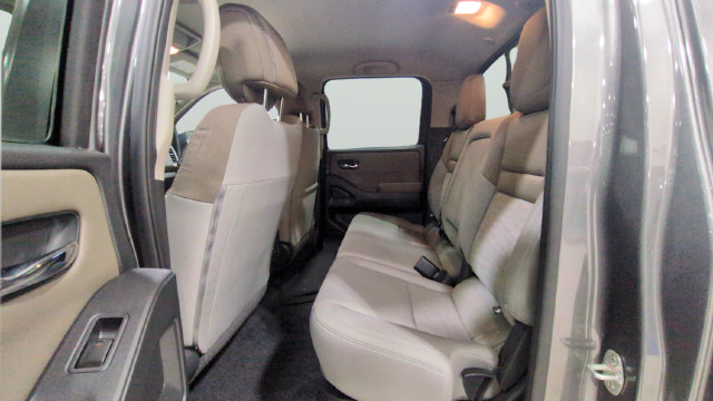 Used 2024 Nissan Frontier 4x4 Crew Cab image 16