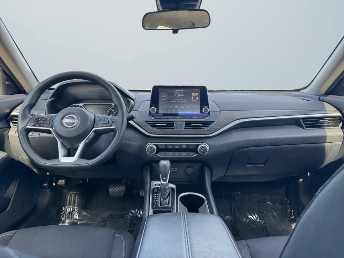 Used 2024 Nissan Altima 2.5 SV FWD image 10