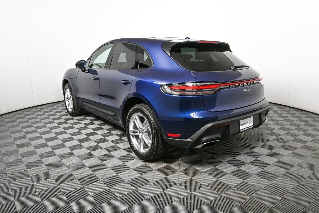 Certified 2026 Porsche Macan image 3