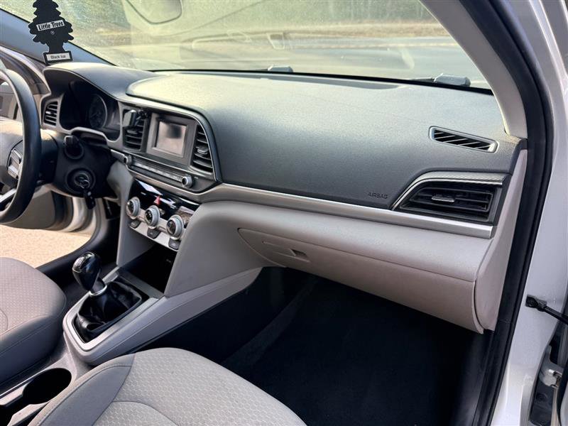 Used 2019 Hyundai Elantra SE image 18
