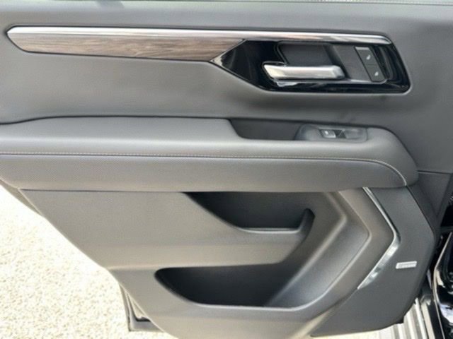 New 2025 Chevrolet Suburban Premier image 16