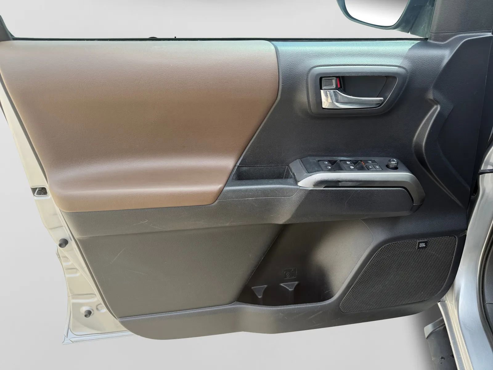 Used 2020 Toyota Tacoma Limited AWD/4WD image 14