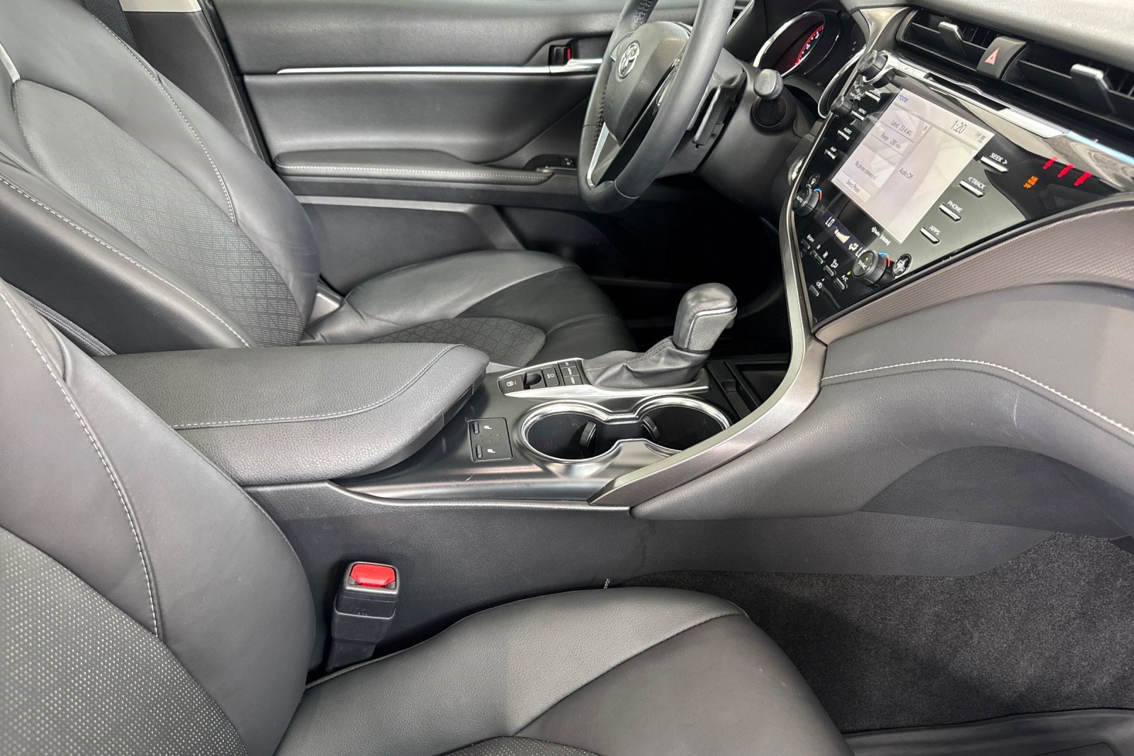 Used 2020 Toyota Camry XSE w/ Blackout Package FWD image 19