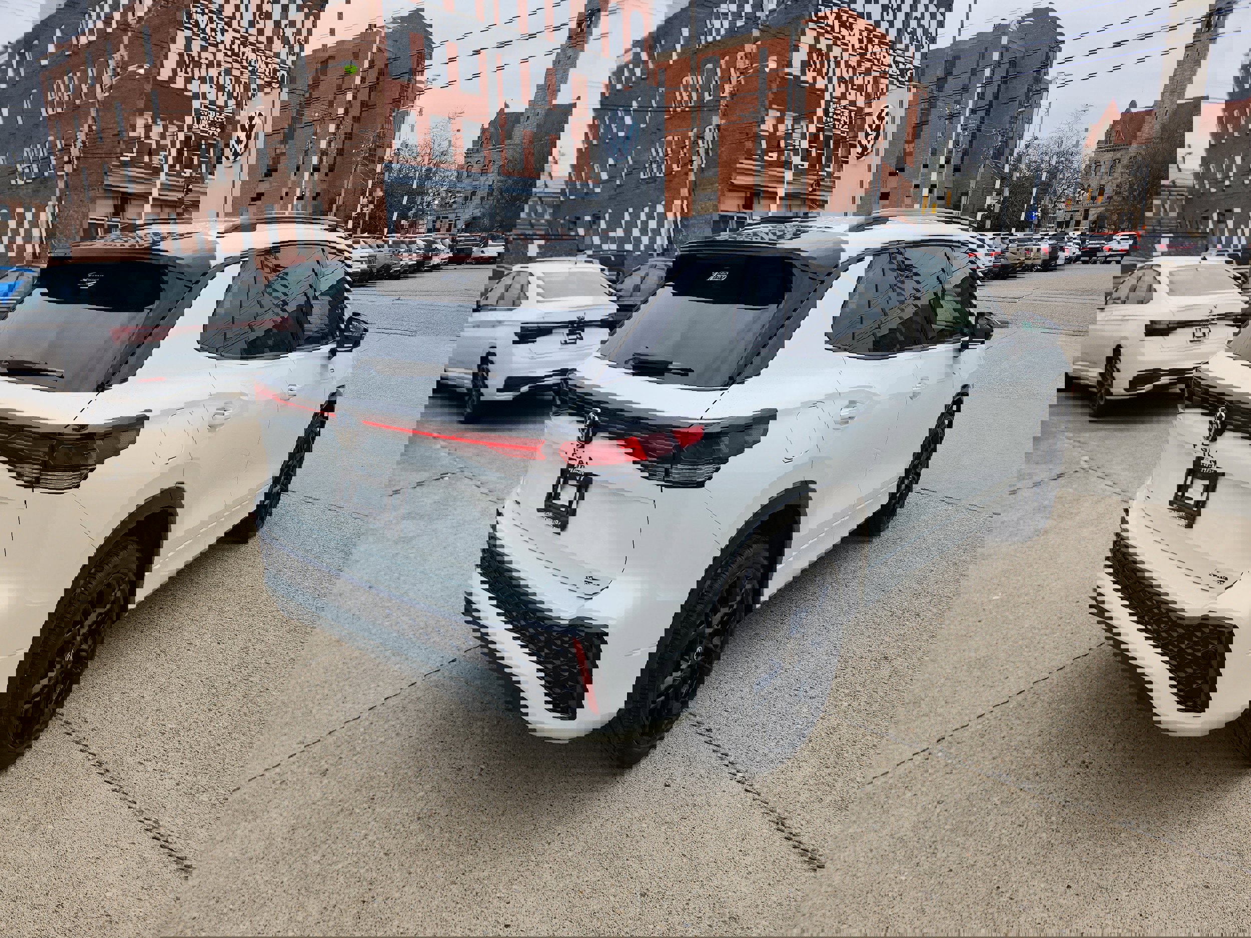 New 2026 Volkswagen Tiguan SE R-Line image 5