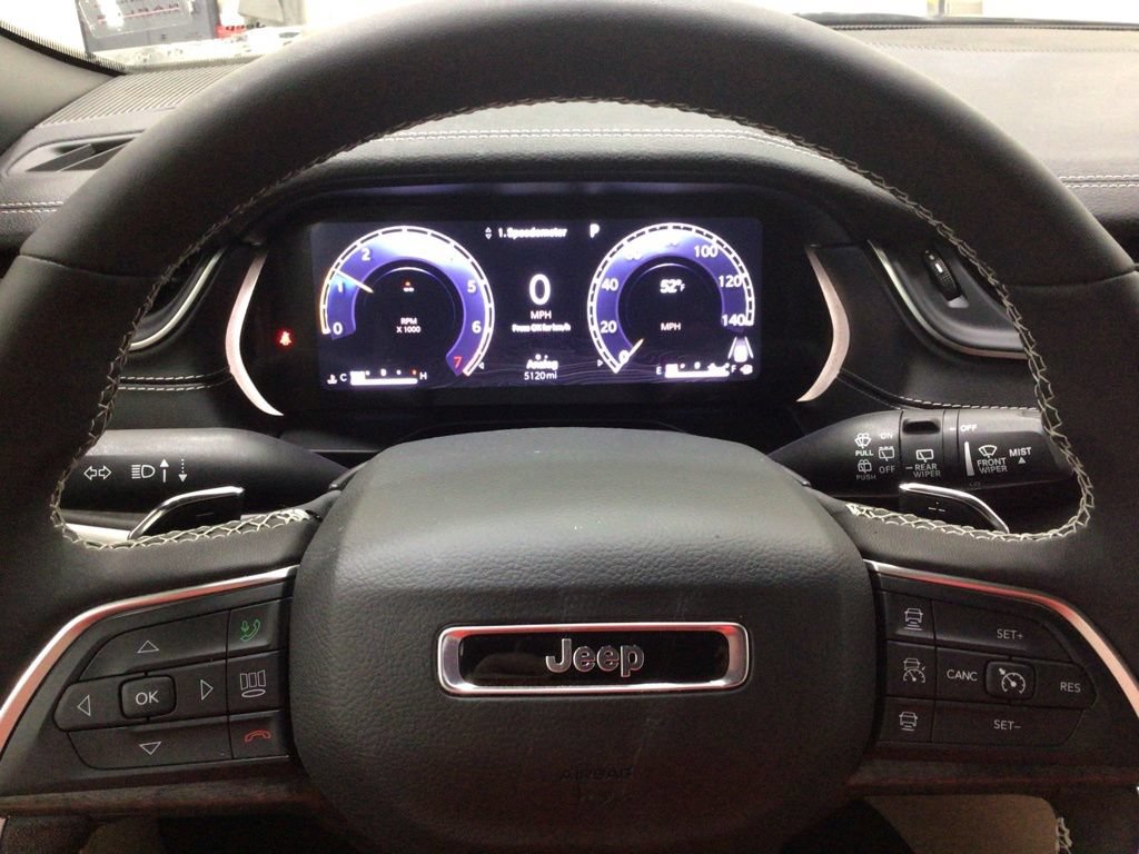 Used 2025 Jeep Grand Cherokee Limited AWD/4WD image 11