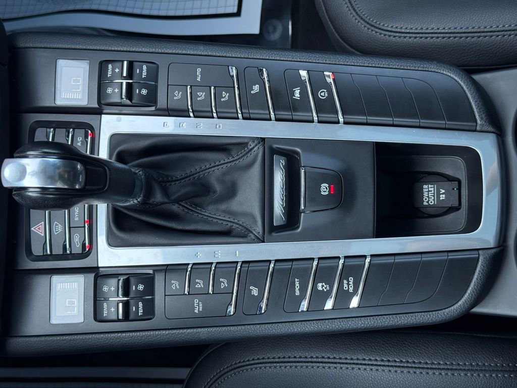Used 2020 Porsche Macan image 32