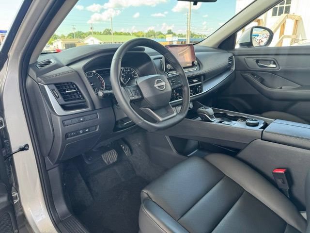Used 2025 Nissan Rogue SV w/ SV Premium Package AWD/4WD image 18