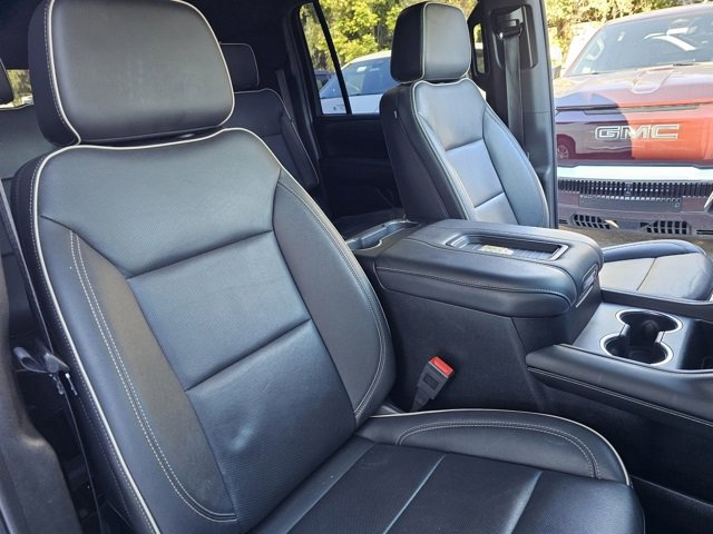 Used 2023 GMC Yukon XL SLT w/ SLT Luxury Package image 25