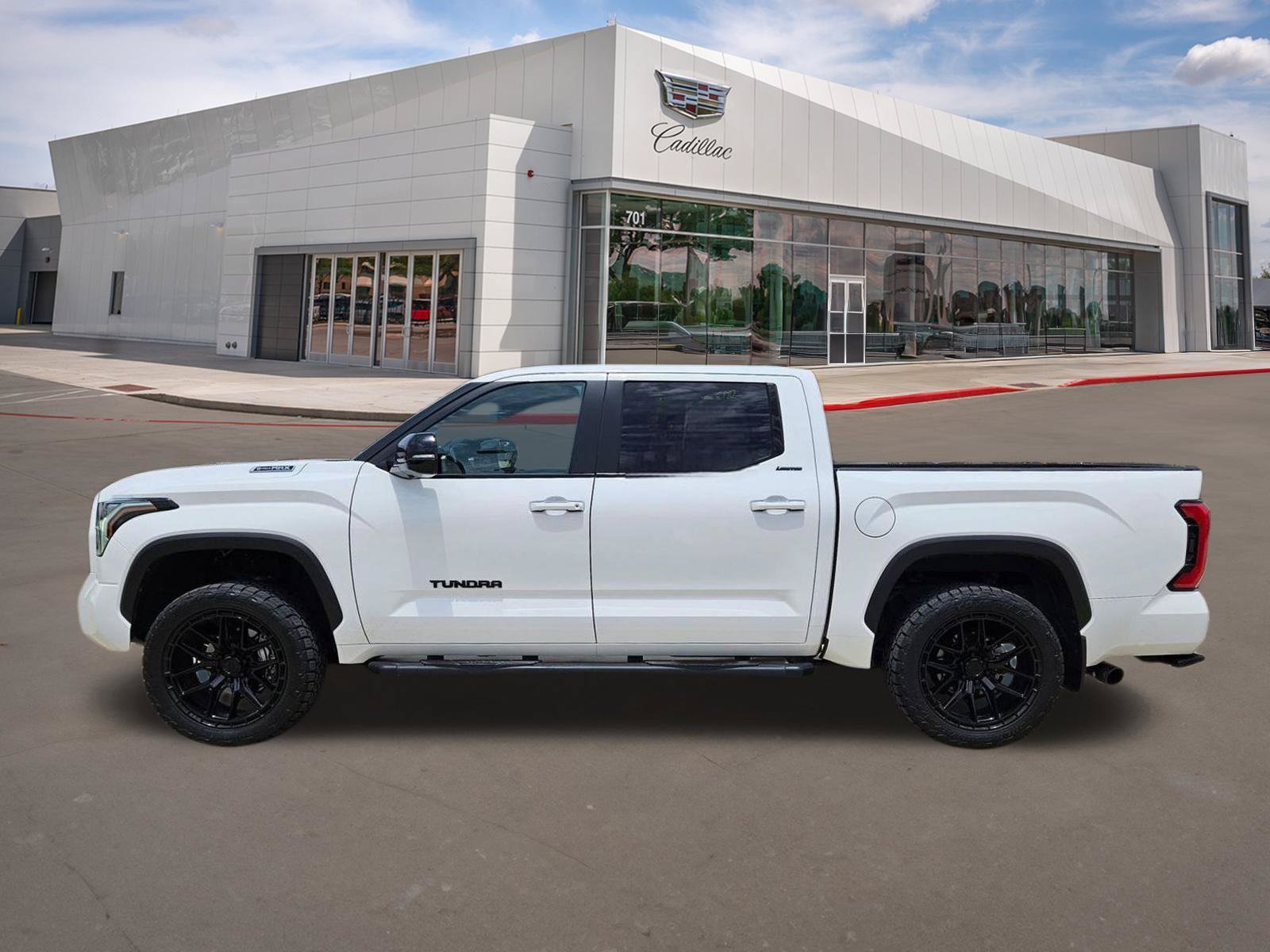 Used 2025 Toyota Tundra Limited AWD/4WD image 3