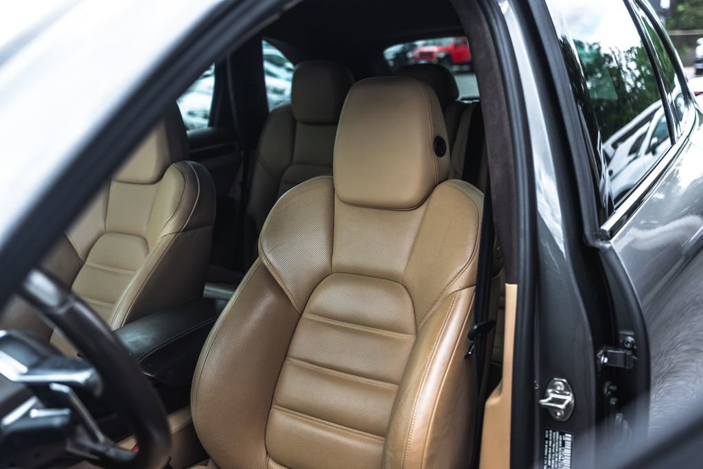 Used 2016 Porsche Cayenne GTS AWD/4WD image 17