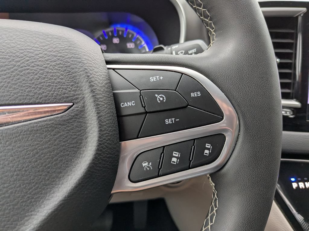 Used 2024 Chrysler Pacifica Touring-L FWD image 27