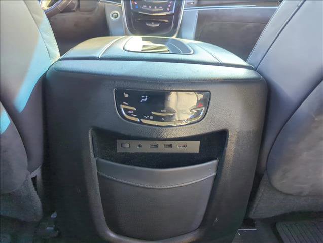Used 2018 Cadillac Escalade Platinum image 16