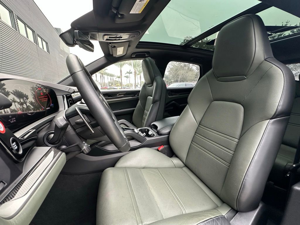 Certified 2025 Porsche Cayenne S image 5
