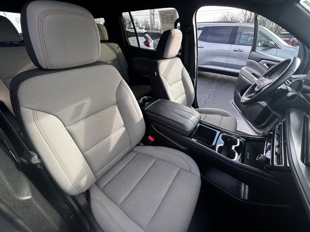 Used 2025 Chevrolet Traverse LT image 13